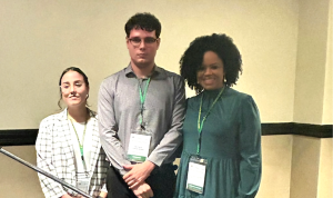 Foto de Estudiantes de la FaCI que son premiados con la beca del Fondo Dra. Luisa Vigo-Cepeda